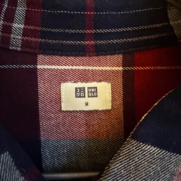 UNIQLO Grey Flannel Button Up - Picture 5 of 6